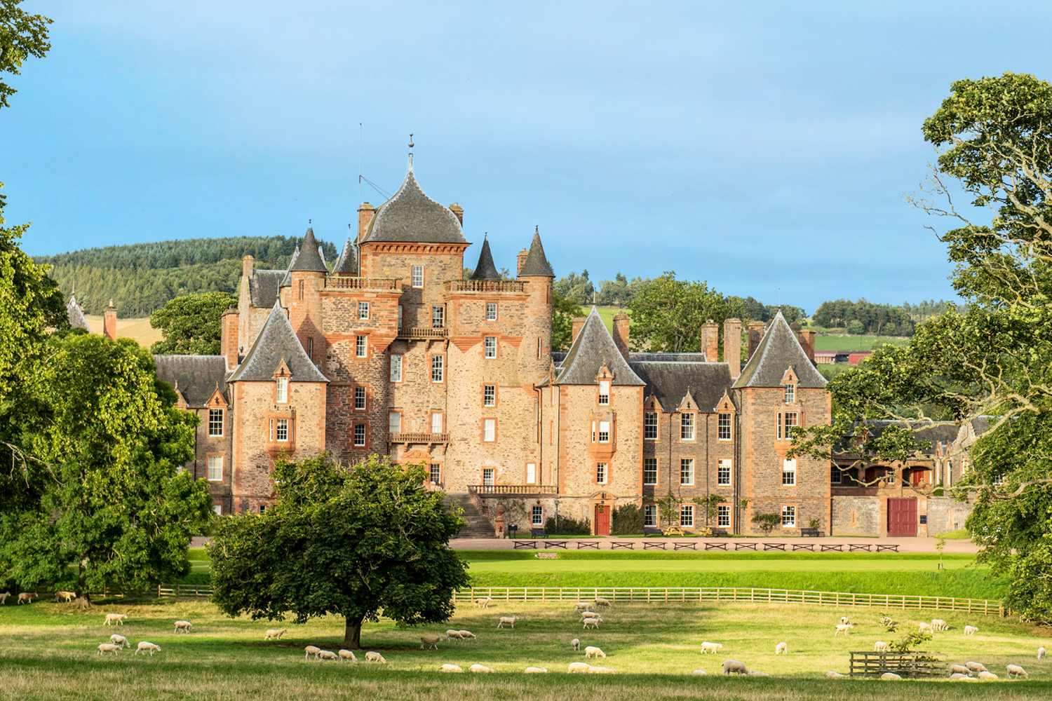timeless-castle-weekend-staycation-holiday-uk-scotland-ireland